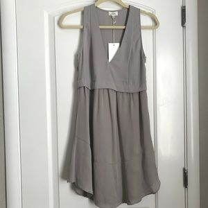 Wilfred grey flowy dress. Style: VIGNETTE